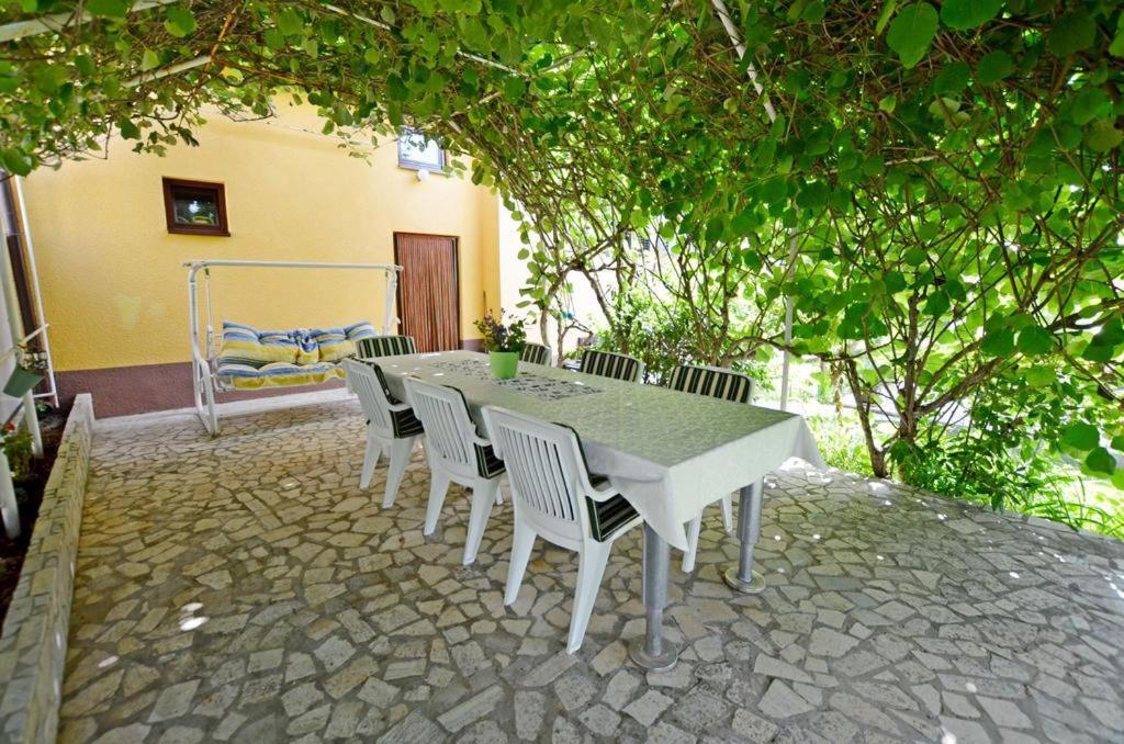 Apartment Karolina - Green Oasis Pula Extérieur photo