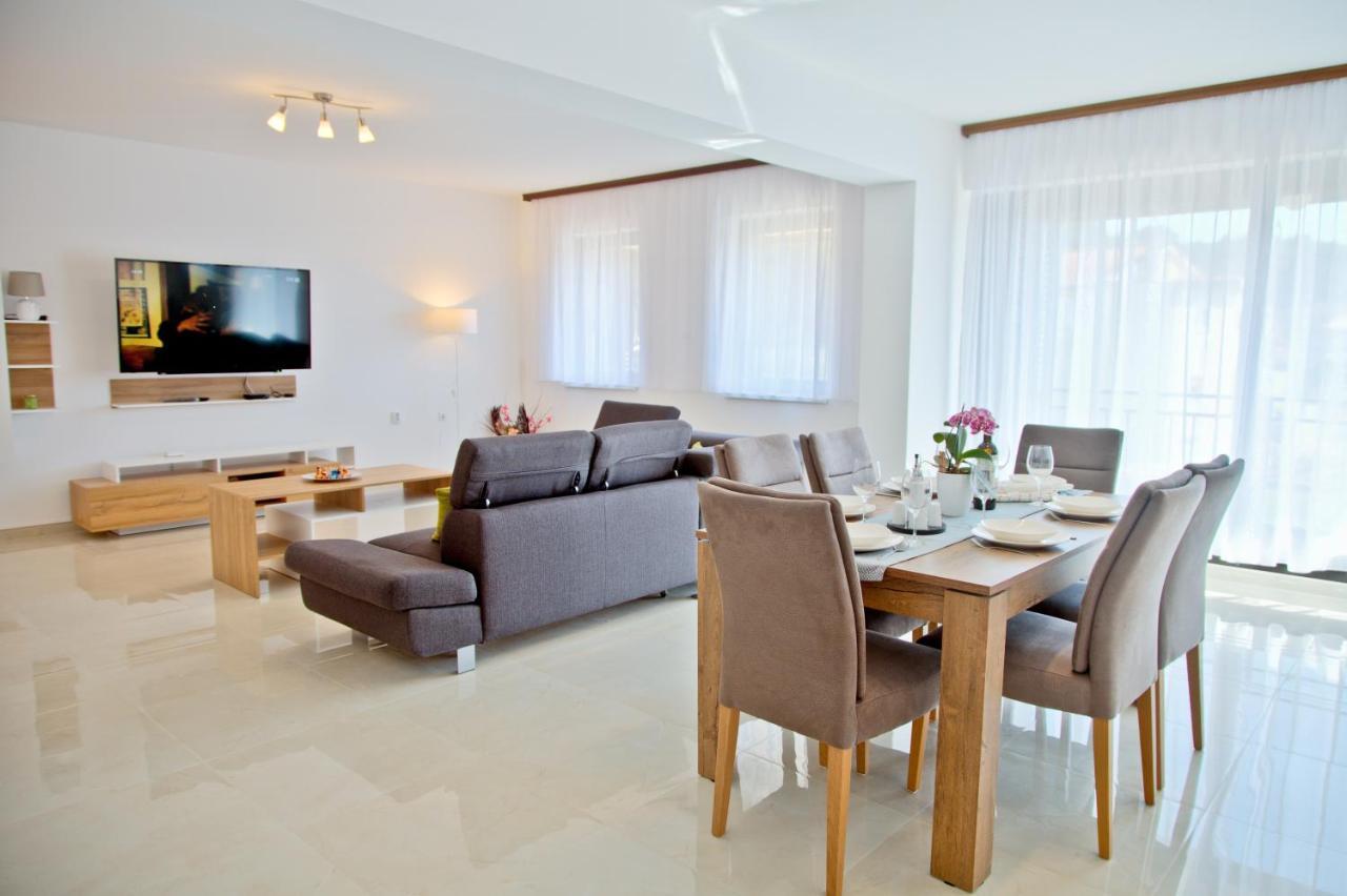 Apartment Karolina - Green Oasis Pula Extérieur photo