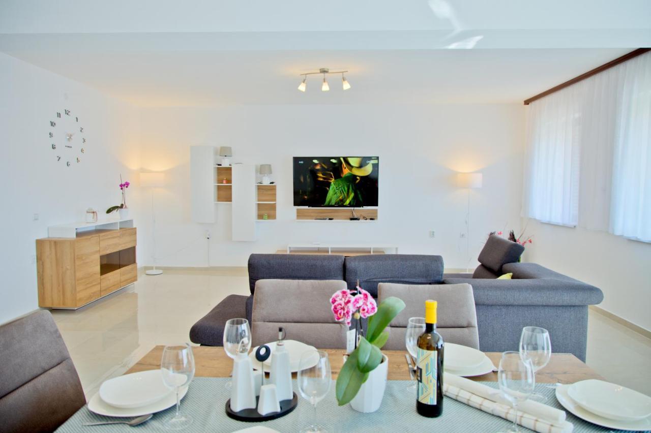 Apartment Karolina - Green Oasis Pula Extérieur photo