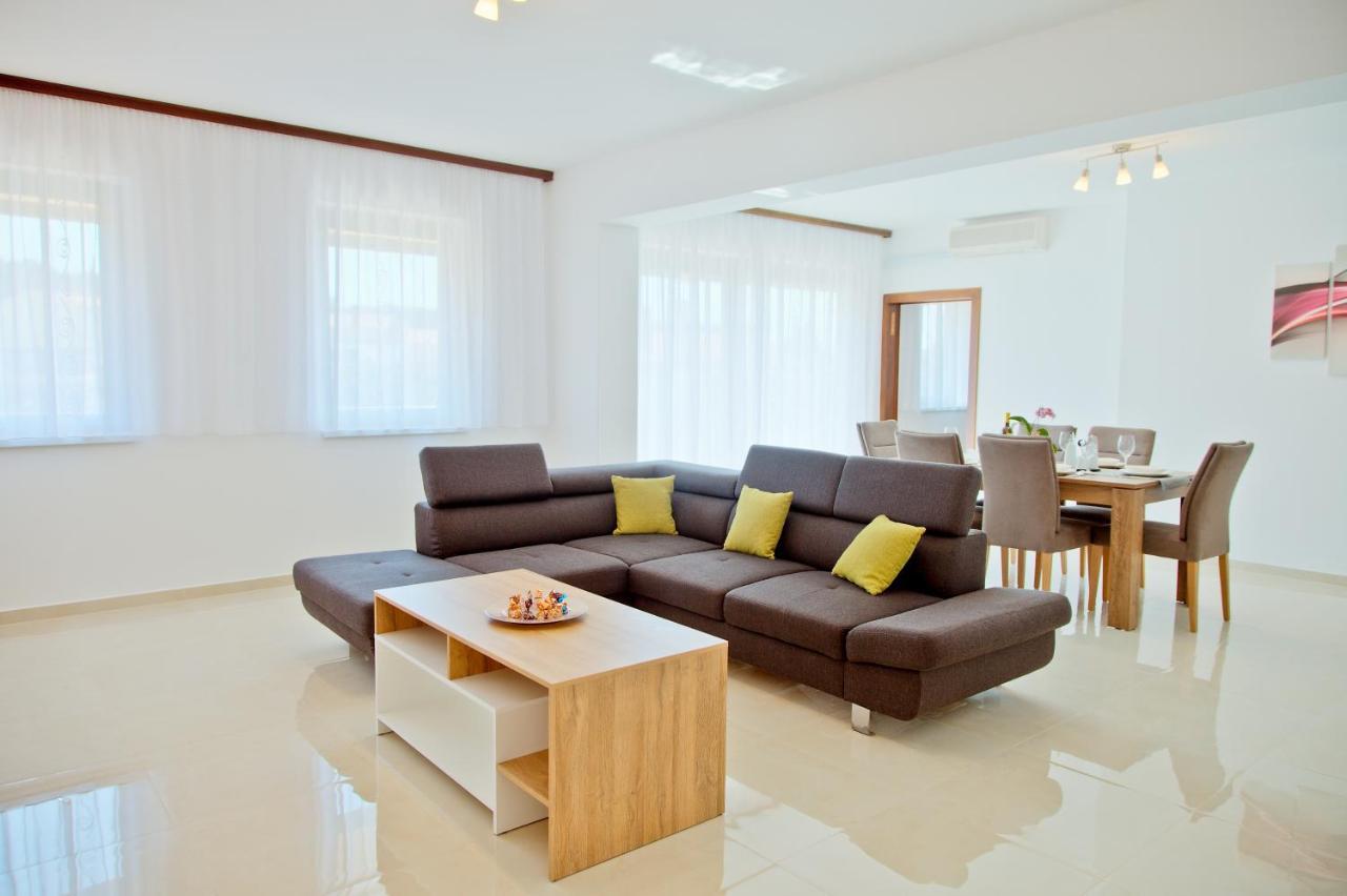 Apartment Karolina - Green Oasis Pula Extérieur photo